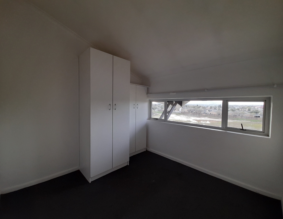 8 Bedroom Property for Sale in Uitzicht Western Cape
